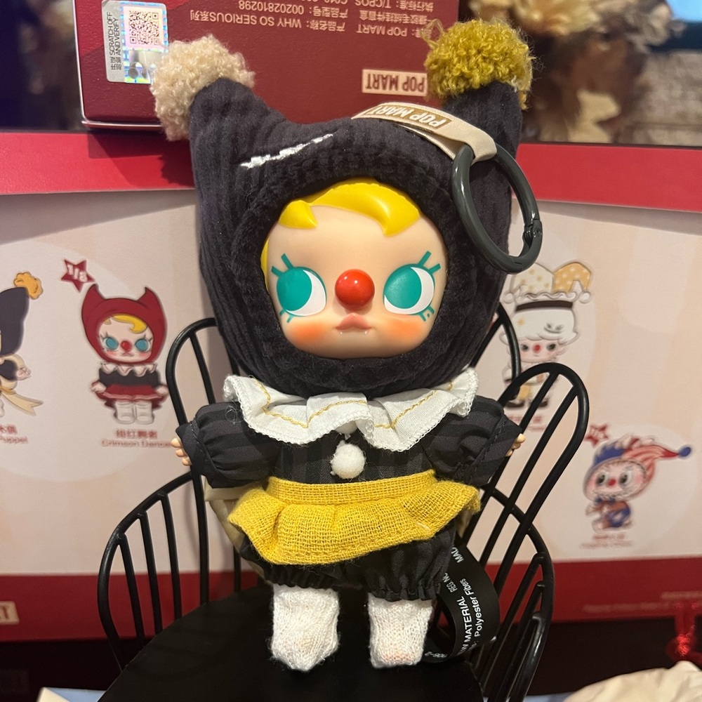 Popmart why so serious String Puppet Molly in hand